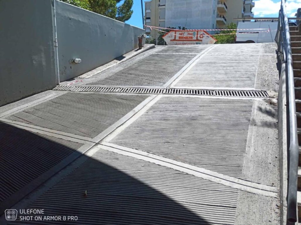 Σε υπόγειο γκαράζ