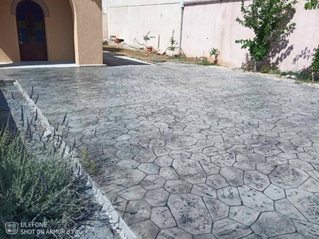 Προαύλιο εκκλησίας