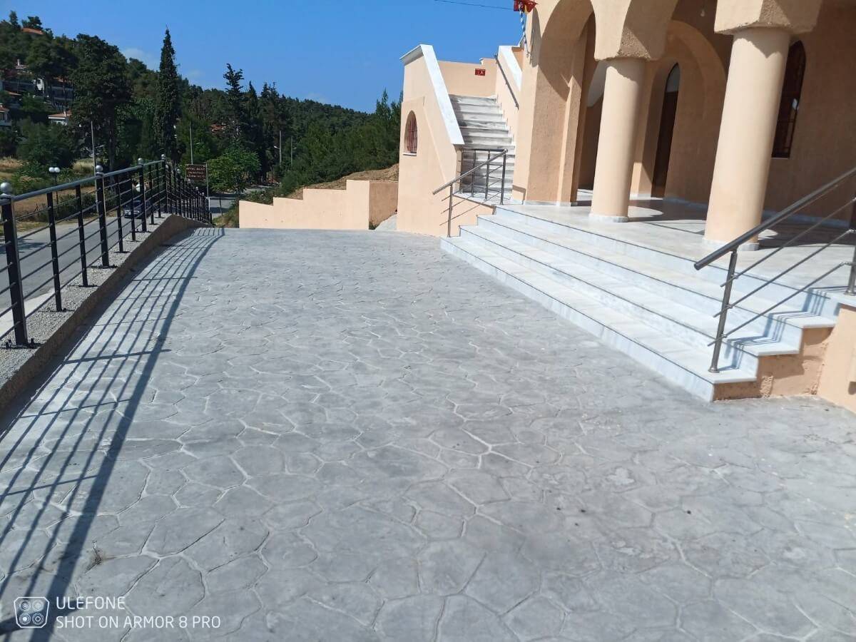 Προαύλιο εκκλησίας